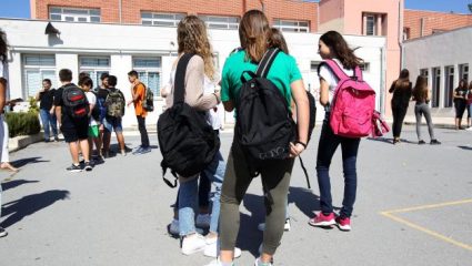 Παιδόφιλος στην Αττική συλλαμβάνεται εδώ και 20 χρόνια έξω από σχολεία, αλλά κυκλοφορεί ακόμα ελεύθερος! Παιδόφιλος στην Αττική συλλαμβάνεται εδώ και 20 χρόνια έξω από σχολεία, αλλά κυκλοφορεί ακόμα ελεύθερος!