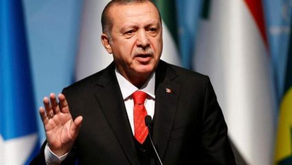 Το… βιολί του ο Ερντογάν: «Είναι ώρα να κάνουμε τζαμί την Αγιά Σοφιά» Το… βιολί του ο Ερντογάν: «Είναι ώρα να κάνουμε τζαμί την Αγιά Σοφιά»
