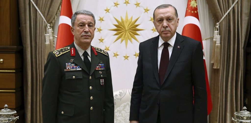 Απειλεί για θερμό επεισόδιο στο Αιγαίο ο Τούρκος υπουργός Άμυνας