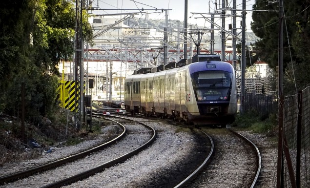 Εκτροχιάστηκε ο προαστιακός στους Αγίους Θεοδώρους