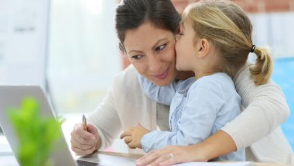 Ειδική άδεια και μειωμένο ωράριο και για τους δύο γονείς παιδιών με αναπηρία Ειδική άδεια και μειωμένο ωράριο και για τους δύο γονείς παιδιών με αναπηρία