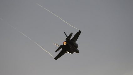 Η Αμερική θέλει να πουλήσει τα F-35 στην Ελλάδα Η Αμερική θέλει να πουλήσει τα F-35 στην Ελλάδα
