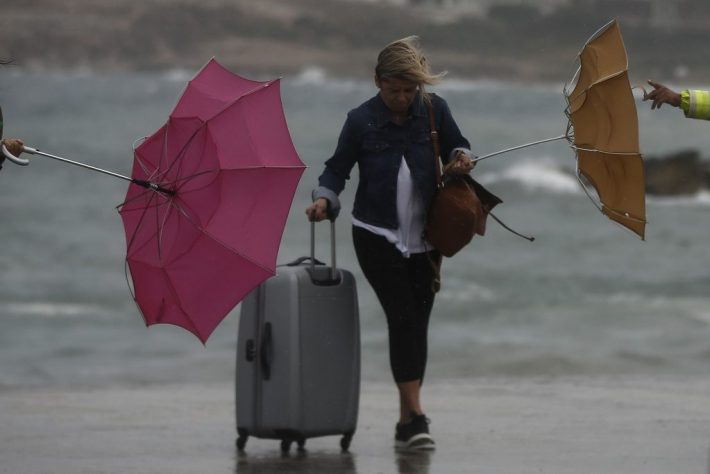 Επηρεάζει τις ακτοπλοϊκές γραμμές η κακοκαιρία: Ποια πλοία παραμένουν δεμένα