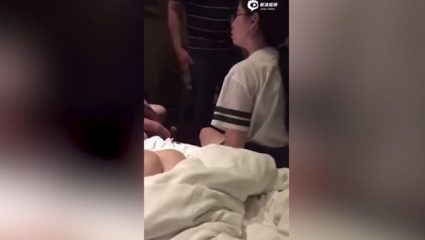 Viral βίντεο με σύζυγο που «πιάνει» τον άντρα της με την ερωμένη! Viral βίντεο με σύζυγο που «πιάνει» τον άντρα της με την ερωμένη!