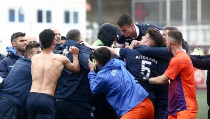 Άγριο ξύλο σε ποδοσφαιρικό ματς νέων – Χτυπήθηκε και γυναίκα Άγριο ξύλο σε ποδοσφαιρικό ματς νέων – Χτυπήθηκε και γυναίκα