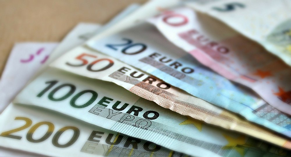 Νέο μηνιαίο επίδομα 100 ευρώ - Ποιοι είναι οι δικαιούχοι