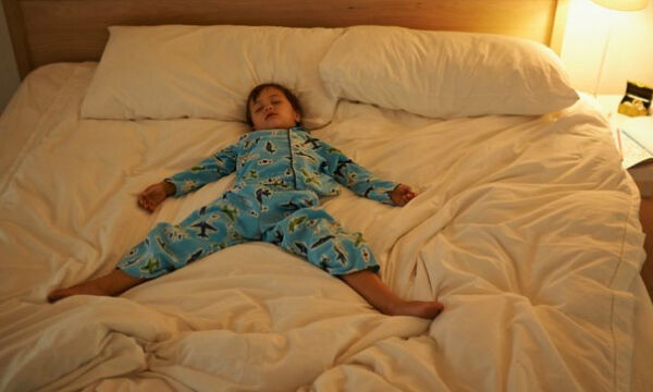 Πώς θα σηκώσετε το παιδί το πρωί από το κρεβάτι εύκολα; Δείτε το βίντεο