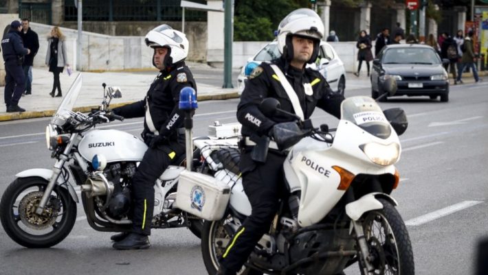 Μαγνησία: 13χρονη έπεσε από γέφυρα για να αυτοκτονήσει και την έσωσε αστυνομικος πιάνοντας την στον αέρα! Μαγνησία: 13χρονη έπεσε από γέφυρα για να αυτοκτονήσει και την έσωσε αστυνομικος πιάνοντας την στον αέρα!