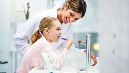 Βούρτσισμα δοντιών: Tips & tricks που θα κάνουν την διαδικασία πιο εύκολη και ευχάριστη Βούρτσισμα δοντιών: Tips & tricks που θα κάνουν την διαδικασία πιο εύκολη και ευχάριστη