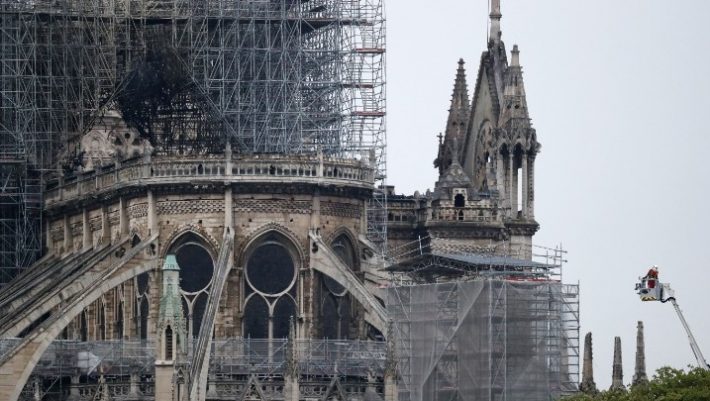 Θλίψη σε όλο τον κόσμο για την Παναγία των Παρισίων Θλίψη σε όλο τον κόσμο για την Παναγία των Παρισίων
