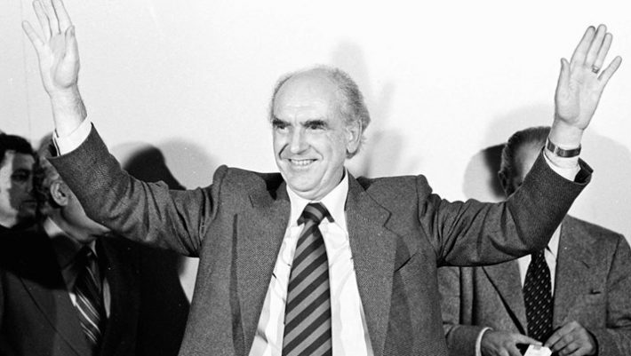 Έπαθε... Ανδρέα Παπανδρέου ο Αλέξης Τσίπρας - Οι φωτογραφίες που το αποδεικνύουν! Έπαθε... Ανδρέα Παπανδρέου ο Αλέξης Τσίπρας - Οι φωτογραφίες που το αποδεικνύουν!