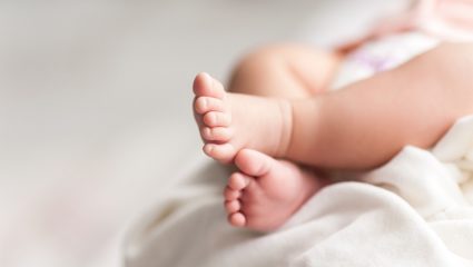 Πήρε εξιτήριο το μικρότερο νεογέννητο αγόρι του κόσμου Πήρε εξιτήριο το μικρότερο νεογέννητο αγόρι του κόσμου