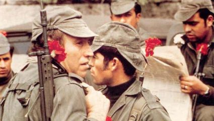 Η Επανάσταση των Γαρυφάλλων Η Επανάσταση των Γαρυφάλλων