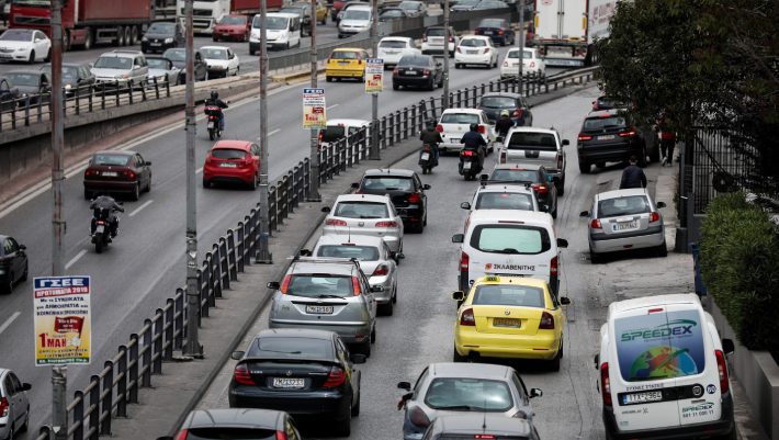 Ουρές και ταλαιπωρία στις Εθνικές Οδούς - Έκτακτα μέτρα της Τροχαίας