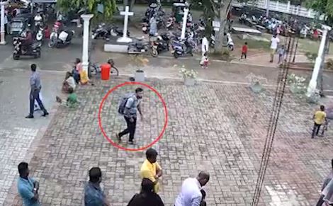 Βίντεο σοκ από τη Σρι Λάνκα: Τρομοκράτης σκορπά τον θάνατο! 