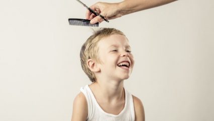 Πρώτη φορά στο κομμωτήριο: Έξι tips για να βγείτε… αλώβητοι από αυτή την διαδικασία Πρώτη φορά στο κομμωτήριο: Έξι tips για να βγείτε… αλώβητοι από αυτή την διαδικασία