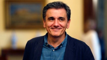 «Θα τα ξεπουλήσουν όλα και θα πληρώσουμε τα σπασμένα» «Θα τα ξεπουλήσουν όλα και θα πληρώσουμε τα σπασμένα»