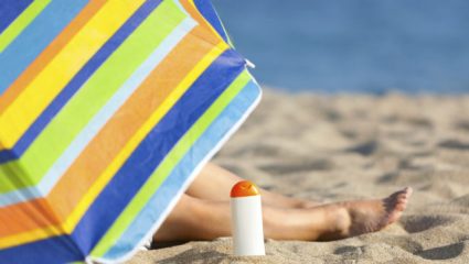 Έρευνα: Το αντηλιακό μπαίνει στο αίμα μετά από μία ημέρα χρήσης Έρευνα: Το αντηλιακό μπαίνει στο αίμα μετά από μία ημέρα χρήσης