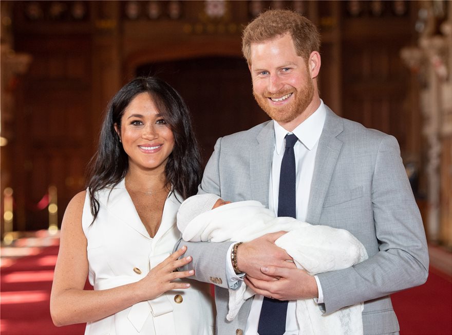 H πρώτη εμφάνιση του βασιλικού μωρού στην Μεγάλη Βρετανία! (ΦΩΤΟ)