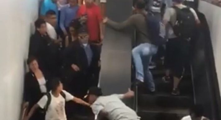 Σοκαριστικό βίντεο στο Μεξικό - Ποδοπατήθηκαν σε κυλιόμενη σκάλα λόγω πολυκοσμίας Σοκαριστικό βίντεο στο Μεξικό - Ποδοπατήθηκαν σε κυλιόμενη σκάλα λόγω πολυκοσμίας