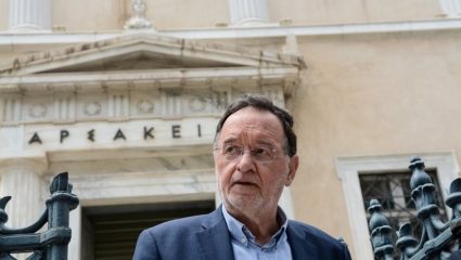 Στο πλευρό του Λαφαζάνη το ΚΚΕ Στο πλευρό του Λαφαζάνη το ΚΚΕ