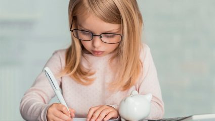Tεσσερις τρόποι για να διδάξεις στο παιδί σου την αξία των χρημάτων Tεσσερις τρόποι για να διδάξεις στο παιδί σου την αξία των χρημάτων