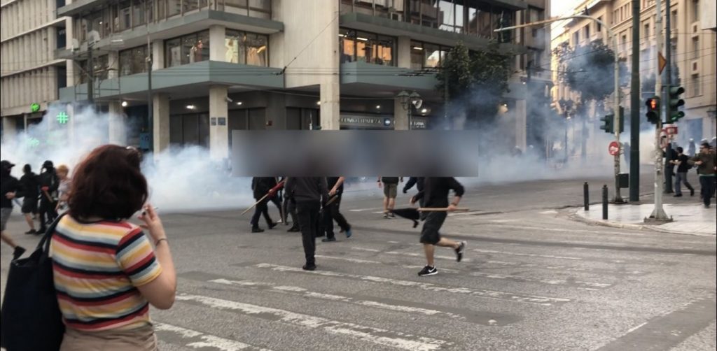 Ένταση και χημικά στην οδό Σταδίου σε πορεία για τον Κουφοντίνα