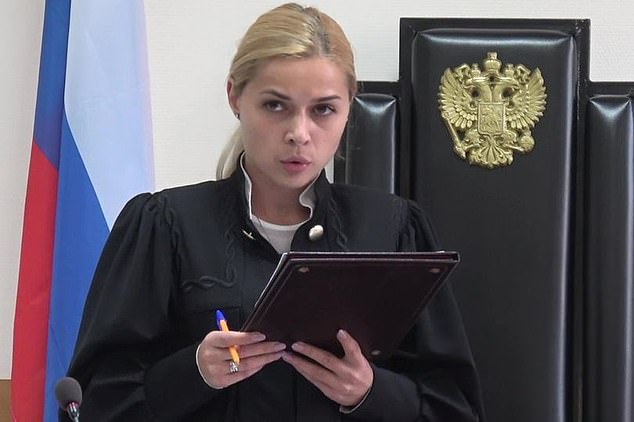 Μια γυμνόστηθη selfie «έκαψε» Ρωσίδα δικαστή