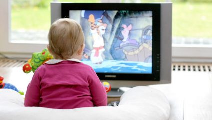 Πόση ώρα επιτρέπεται να βλέπει τηλεόραση ένα μικρό παιδί; Πόση ώρα επιτρέπεται να βλέπει τηλεόραση ένα μικρό παιδί;