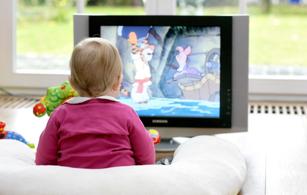 Πόση ώρα επιτρέπεται να βλέπει τηλεόραση ένα μικρό παιδί;