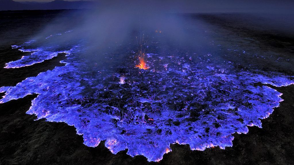 Το μπλε ηφαίστειο- Πού βρίσκεται και πως εξηγείται το φαινόμενο