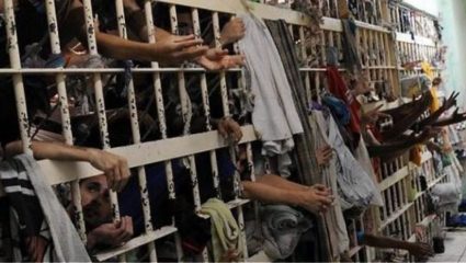 Τουλάχιστον 15 νεκροί σε επεισόδια μεταξύ κρατουμένων σε φυλακή, στη Βραζιλία Τουλάχιστον 15 νεκροί σε επεισόδια μεταξύ κρατουμένων σε φυλακή, στη Βραζιλία