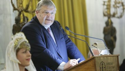 «Καρφιά» Βενιζέλου για Γεννηματά «Καρφιά» Βενιζέλου για Γεννηματά