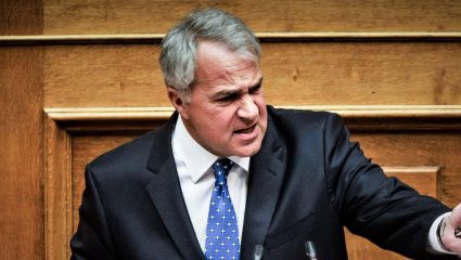 Δεύτερο φάουλ Βορίδη… Δεύτερο φάουλ Βορίδη…
