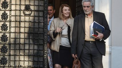 Τα μιλήσανε, τα συμφωνήσανε… τους τα χαλάσανε Τα μιλήσανε, τα συμφωνήσανε… τους τα χαλάσανε
