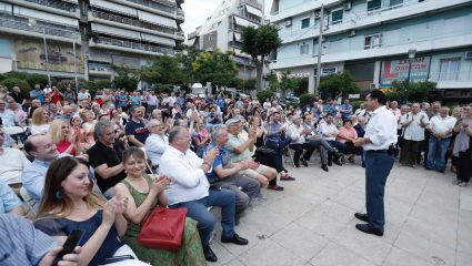 Η πλατεία ήταν γεμάτη… Η πλατεία ήταν γεμάτη…