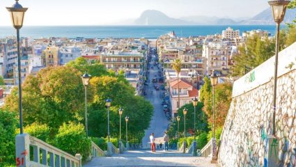 Στην Πάτρα, αδελφές μου, στην Πάτρα… Στην Πάτρα, αδελφές μου, στην Πάτρα…