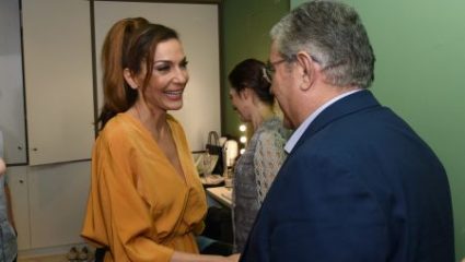 Τι δουλειά έχει ο Δημήτρης Κουτσούμπας με την Δέσποινα Βανδή; Τι δουλειά έχει ο Δημήτρης Κουτσούμπας με την Δέσποινα Βανδή;