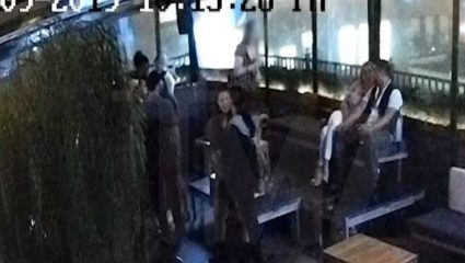Η στιγμή που κατηγορείται για παρενόχληση γνωστός ηθοποιός (BINTEO) Η στιγμή που κατηγορείται για παρενόχληση γνωστός ηθοποιός (BINTEO)