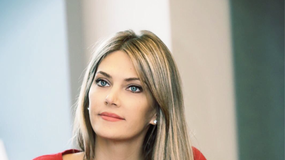 «Ε, όχι κι έτσι»: Το σχόλιο - φωτιά της Έλενα Ακρίτα για το πρωτοκλασάτο στέλεχος του ΣΥΡΙΖΑ που έκανε επίθεση στον πρωθυπουργό