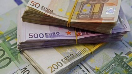 Αυτοί θα έπαιρναν τις συντάξεις των 24.000 ευρώ Αυτοί θα έπαιρναν τις συντάξεις των 24.000 ευρώ