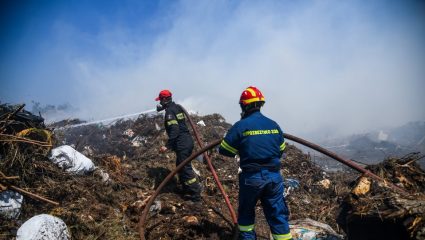 Φωτιά στην Φυλή – Εντοπίστηκε άτομο χωρίς τις αισθήσεις του Φωτιά στην Φυλή – Εντοπίστηκε άτομο χωρίς τις αισθήσεις του