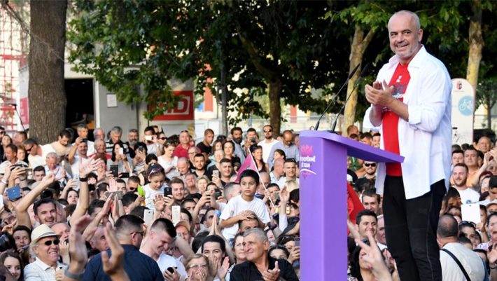Δεν υπάρχει: Ο Ράμα ψήφισε με ένα μοναδικό ντύσιμο! (ΦΩΤΟ) Δεν υπάρχει: Ο Ράμα ψήφισε με ένα μοναδικό ντύσιμο! (ΦΩΤΟ)