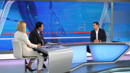 Η Κοσιώνη φιλούσε τον Τσίπρα υπέροχα… – ΒΙΝΤΕΟ Η Κοσιώνη φιλούσε τον Τσίπρα υπέροχα… – ΒΙΝΤΕΟ