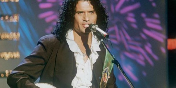 Πέθανε ένας απ' τους πιο σπουδαίους Έλληνες τραγουδιστές