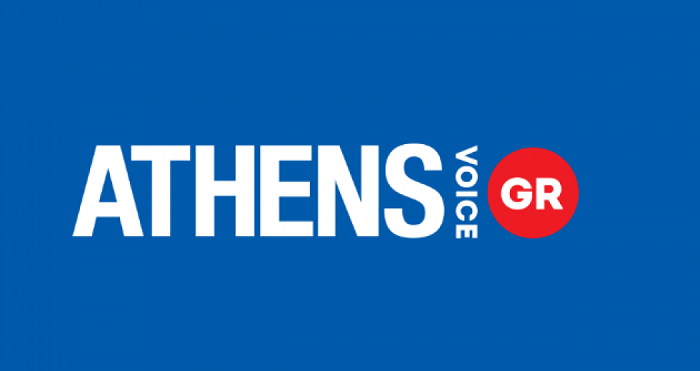 Η πρόσφατη έντυπη έκδοση της Athens Voice βάφτηκε μπλε