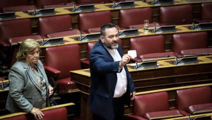 «Το έκανα για πλάκα»: Η απολογία της πρώην συντρόφου του Λαγού στη δίκη της Χρυσής Αυγής «Το έκανα για πλάκα»: Η απολογία της πρώην συντρόφου του Λαγού στη δίκη της Χρυσής Αυγής