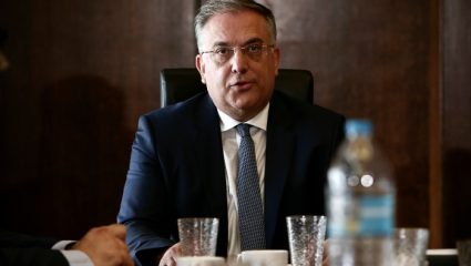 Μπέρδεψε τα γραφεία ο Θεοδωρικάκος Μπέρδεψε τα γραφεία ο Θεοδωρικάκος