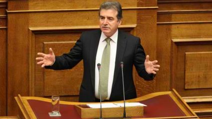 «Kλέφτες» αποκαλούσε τα στελέχη της κυβέρνησης ΝΔ το 2009 ο Μιχάλης Χρυσοχοΐδης «Kλέφτες» αποκαλούσε τα στελέχη της κυβέρνησης ΝΔ το 2009 ο Μιχάλης Χρυσοχοΐδης