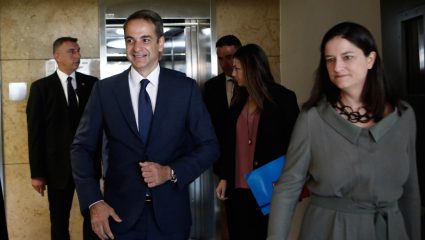 Τους τελειώνει από τα πανεπιστήμια η Κεραμέως Τους τελειώνει από τα πανεπιστήμια η Κεραμέως